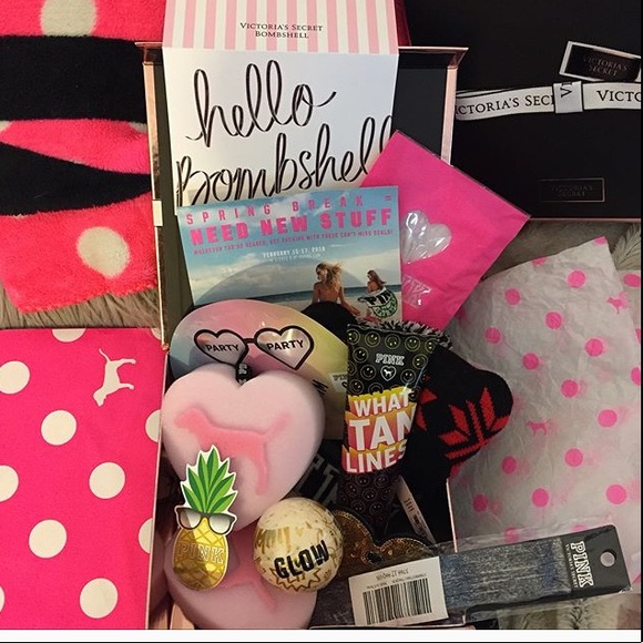 Vs pink surprise box Soooo cute - Picture 4 of 5